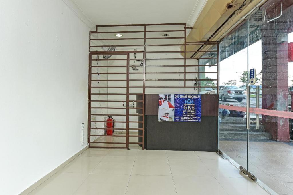 Oyo 90892 L&E Hotel Seremban Exterior photo